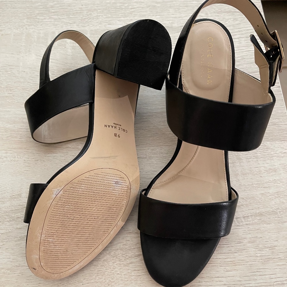Like new COLE HAAN sandals size 9